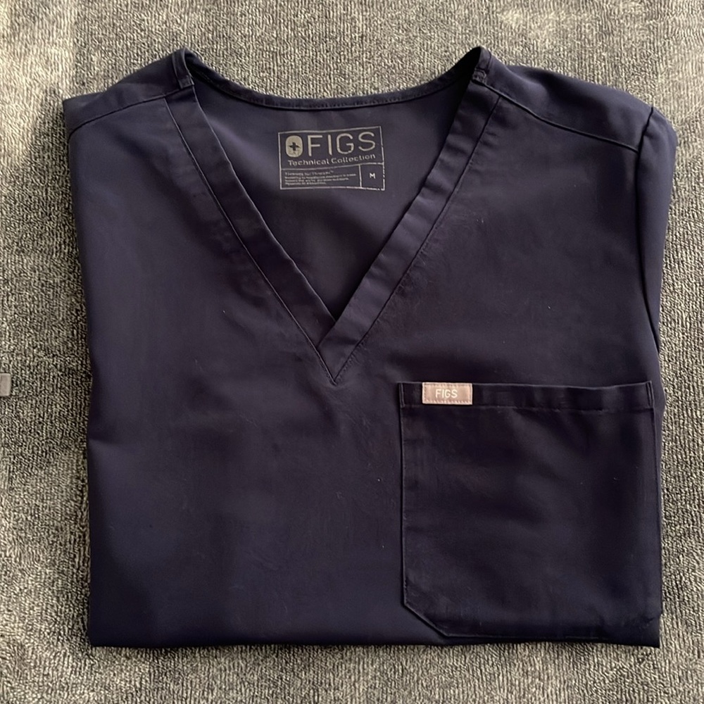 FIGS-Scrub-Navy Catalina top